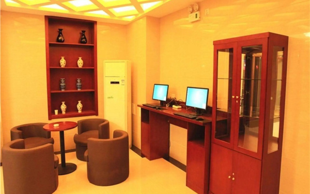 Dongfang Ruiji Business Hotel (Shenyang Station Tiexi Square Subway Station)
