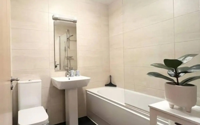 Newquay Near Beach Town Center Parking