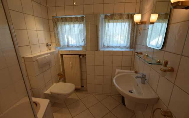 Tolstov-Hotels Generous 3 Room Apartment