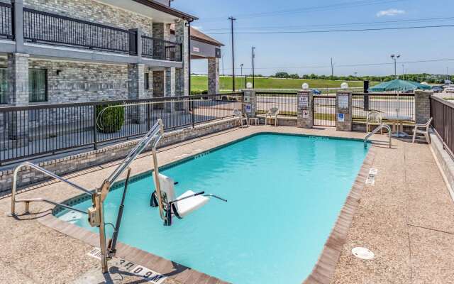 Quality Inn I-10 East near Frost Bank Center