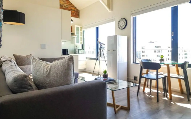 Elegant Sea Point Retreat Splendid Views Wifi