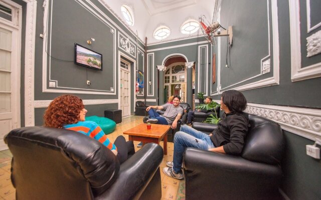 Hostel Alvear