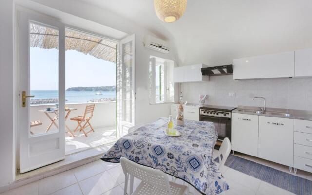 Calilla house by Procida Reserve