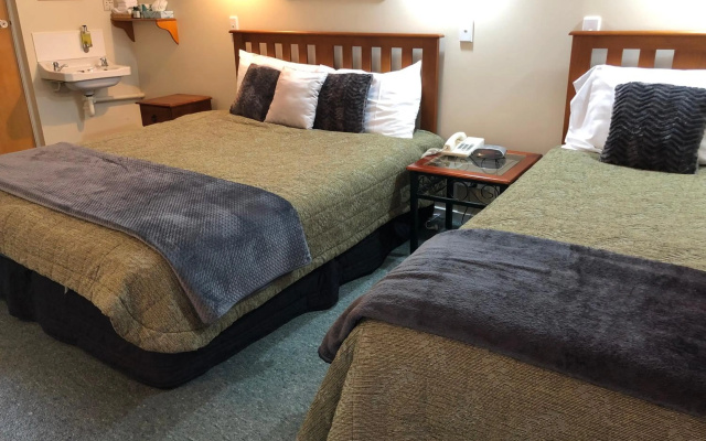 Te Anau Manapouri Lake Hotel – Guest Rooms – Manapouri