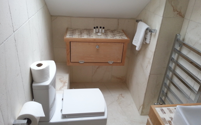 Base Serviced Apartments - Sir Thomas Street