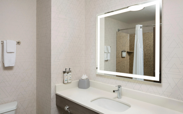 Holiday Inn Express & Suites Cherry by IHG