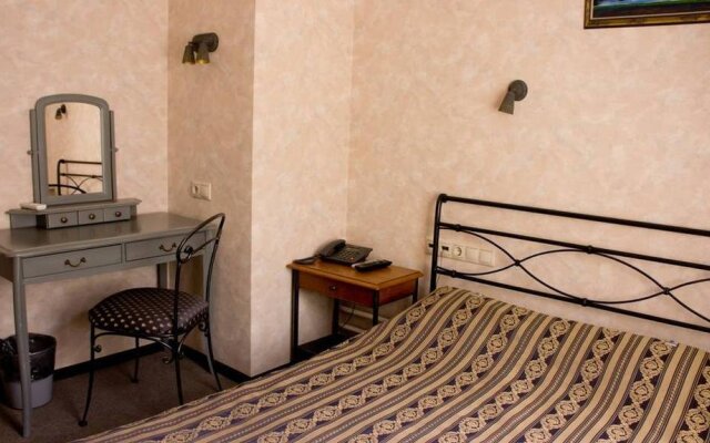 Azhurniy Hotel