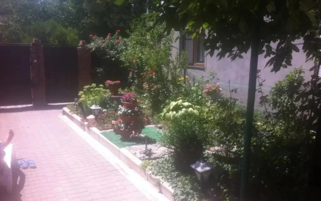 Guest House on Krasnodarskaya 131