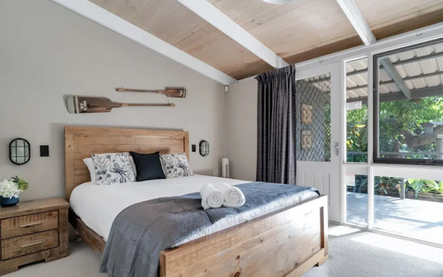 Secluded 3-bed Retreat Moments to the Beach