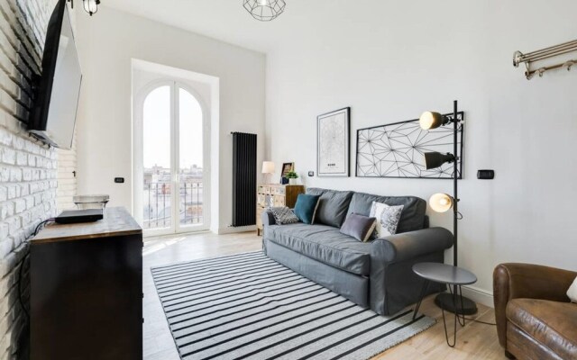 Large & Stylish 3 bed Flat in Excellent Location