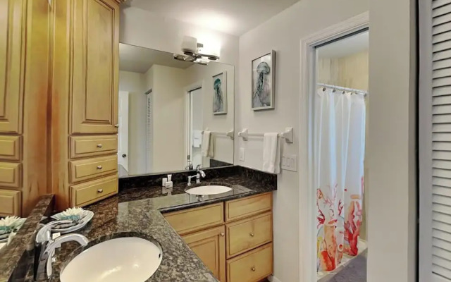 Tropical Breeze Dockside Oasis