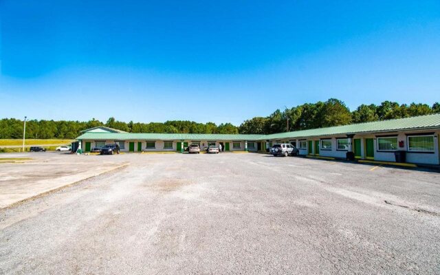 OYO Hotel Calhoun, GA I-75