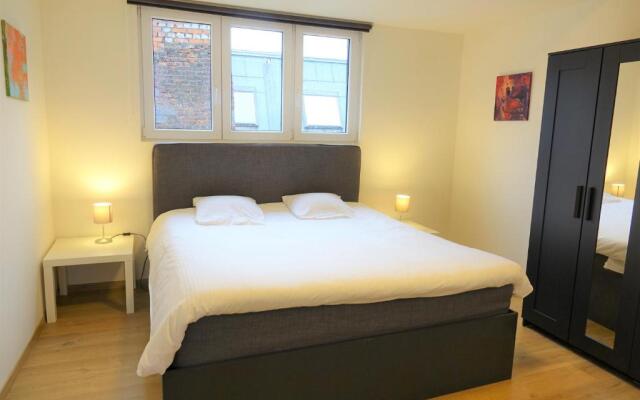 The Roof - BnB Antwerp Historic City Centre - FREE PARKING - GARAGE