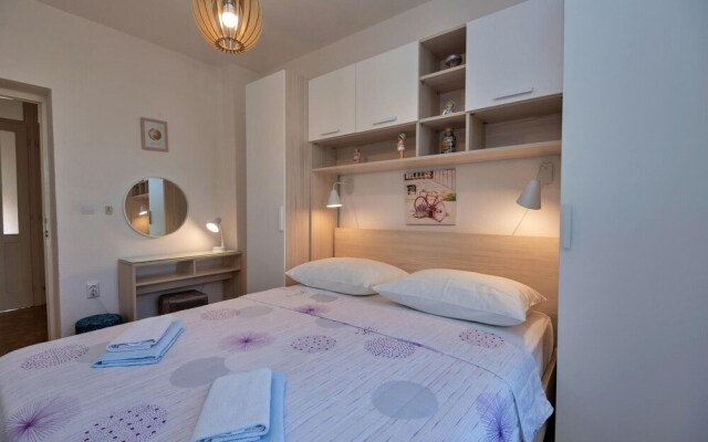 Amazing Home in Makarska With Wifi and 6 Bedrooms