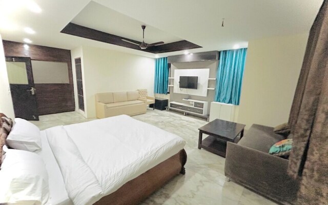 Roomshala 074 Hotel Royal Inn