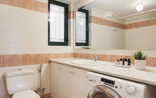 Top-Class 2BR Apartment in Marousi