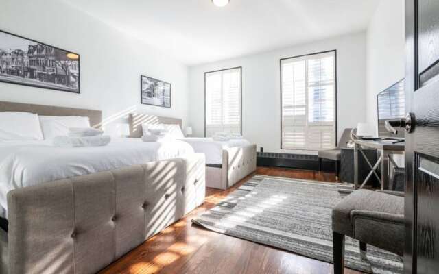 Trendy Queen West Loft
