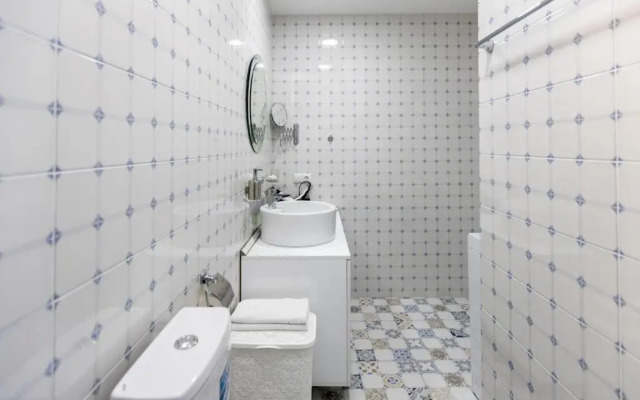 2 Bedroom Apartment Behind Opera House