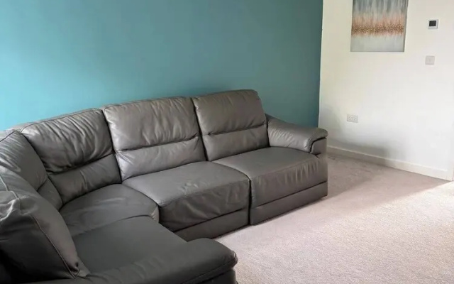 House - Sleeps 6 - Parking