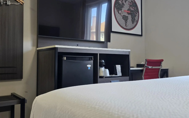 Ramada By Wyndham Brooklyn Empire Blvd