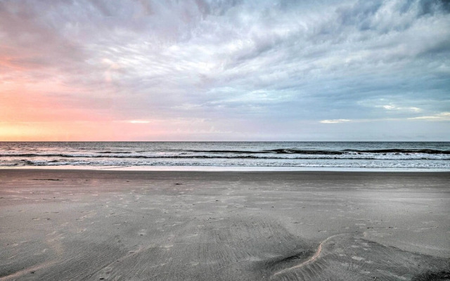 Oceanfront Condo w/ Furnished Deck & Views!