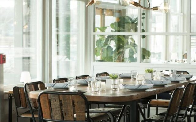 The Boathouse Waterfront Hotel & Marina