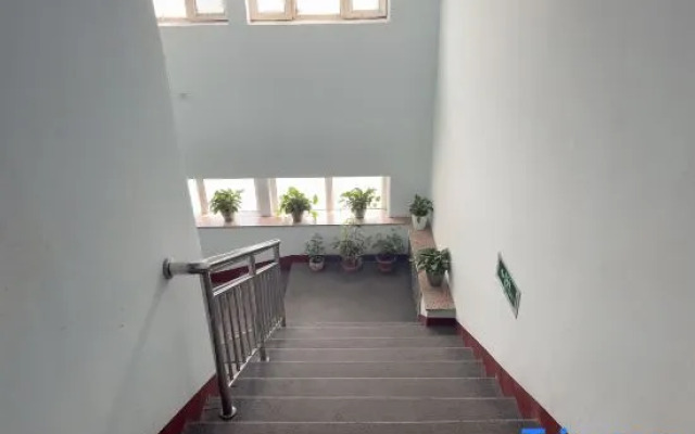 Rugui Express Hotel (Urumqi Aixin Hospital)