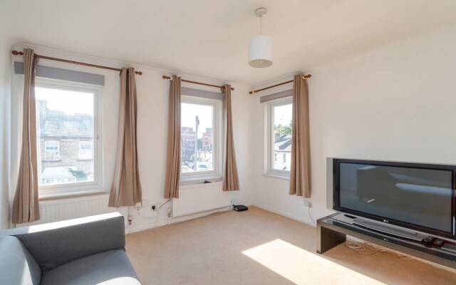Quiet 2 Bedroom Apartment