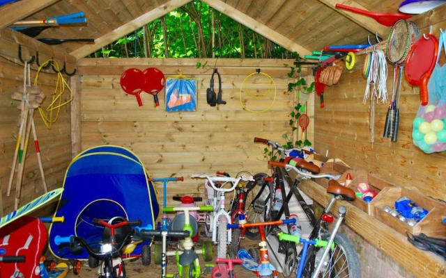 Squirrel Barn. Hi-spec. Hot tub & Wifi. Sleeps 14
