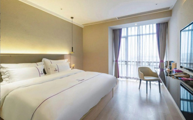 Emeishan Jinweisi Hotel (Emeishan High-speed Railway Station)