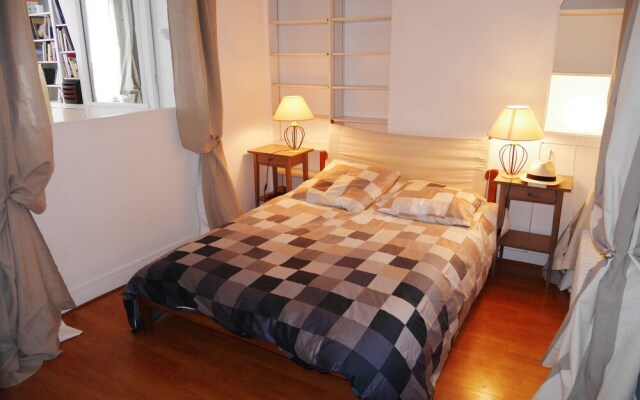 Apartments - Into Paris