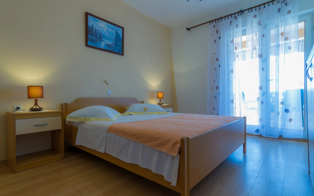 Apartment Anđela - 80 m from beach : A2 Barbat, Island Rab