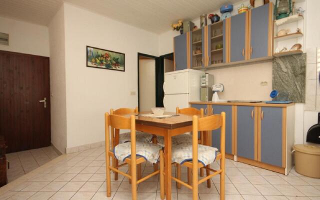 Kira - 20 M from the beach - A1(4+1)