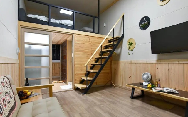 Yeosu Chunghong Pension