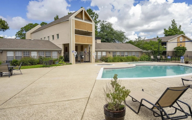 OYO Apartments at Eden Pointe