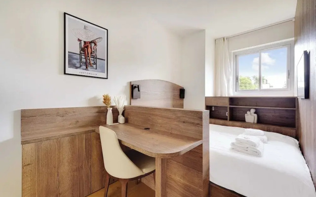 Exclusive Apt w/ Rooftop -2bd/4p Porte D'auteuil