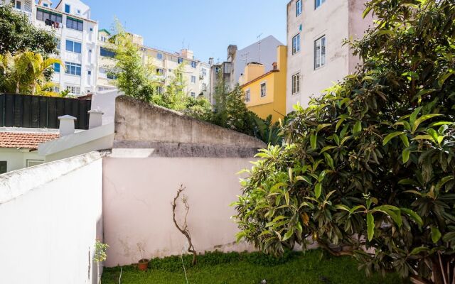 ALTIDO Lovely 3BR Apt w/ workspace, nearby Botanical Garden of Lisbon