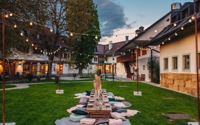 Dvor Jezeršek Brnik