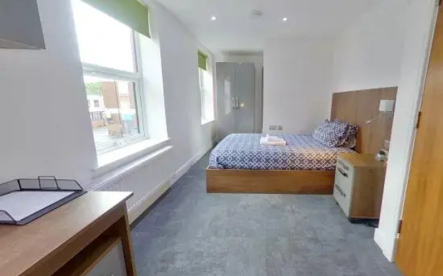 CovStays – Victoria House - Deluxe Studios in Coventry City Centre