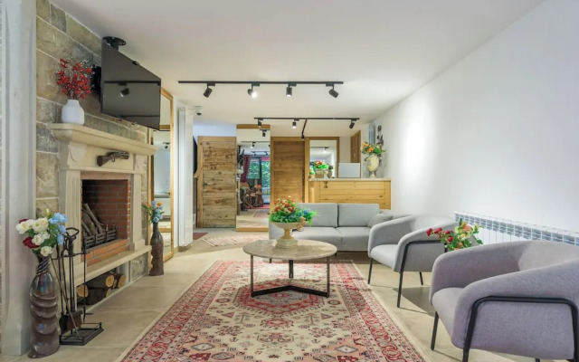 Pearl of Faqra Studios & Apartments