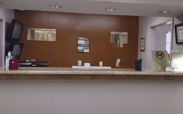 Carom Inn A Travelodge By Wyndham Denham Springs