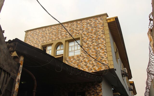 Adesuwa Royal Guest House Abule- Egba