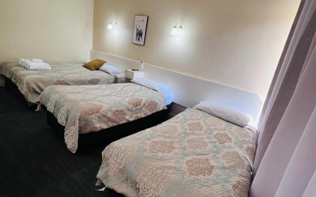 Jacksons Motor Inn