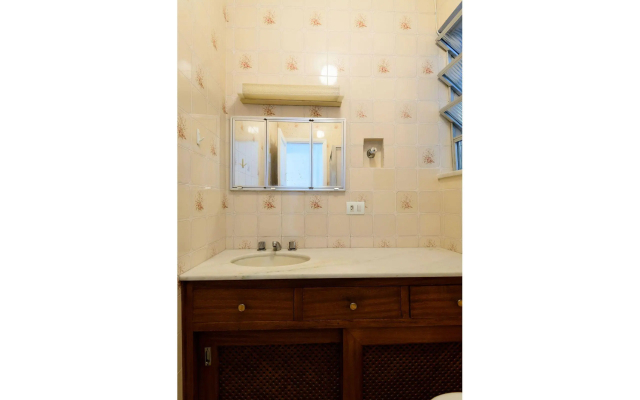 1Qto completo a 400m da Praia | SL 363/906