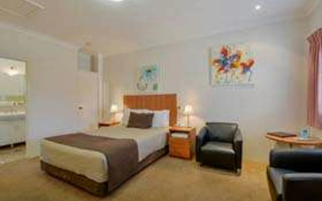 Cadman Motor Inn & Apartments – Guest Rooms – Tamworth
