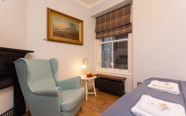 Upper Bow - Luxurious, Modern 1BR Apartment near Castle