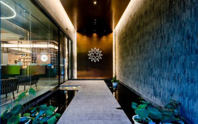 Hangzhou West Lake Hefangjie Banland Hotel