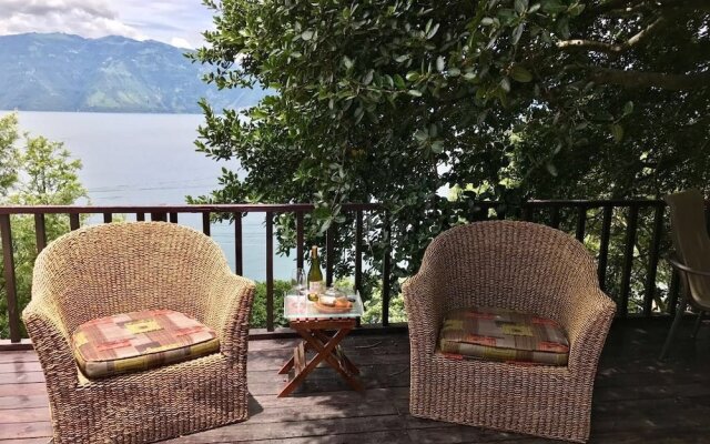 Beautiful Lake House Atitlan AT001