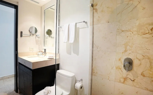 Elements Penthouse 7 3 Bedroom Condo by RedAwning