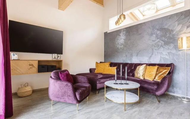 Apartment Directly on the Mountain